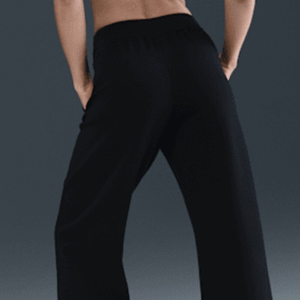 Nike 24.7 ImpossiblySoft Women's Dri-FIT High-Waisted Loose Flared Pants Small